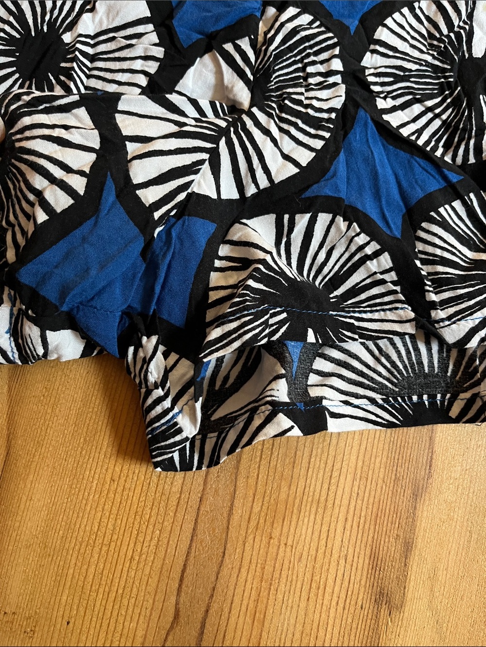 MARIMEKKO M Blue Printed Rayon Shorts Pockets - Picture 2 of 5
